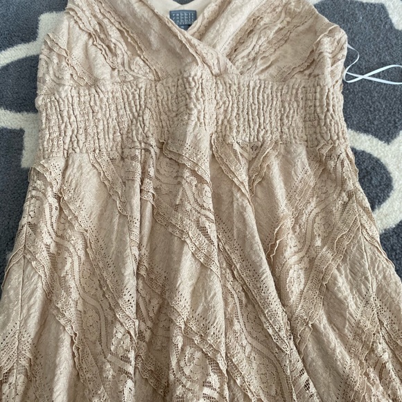 Laced dress - Picture 2 of 3